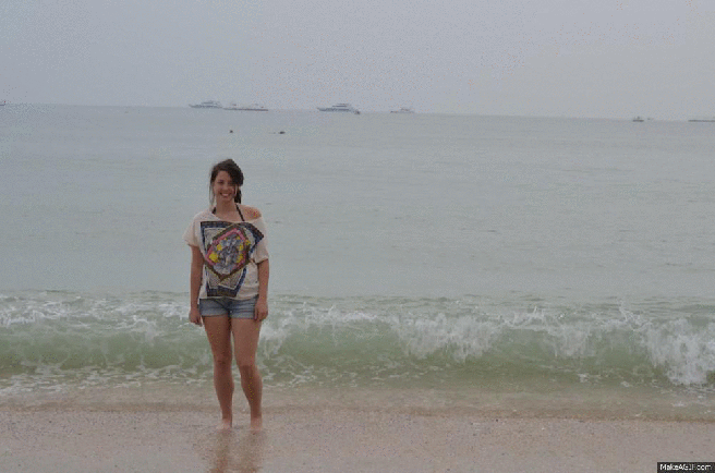 http___makeagif.com__media_12-28-2013_xfKyq2